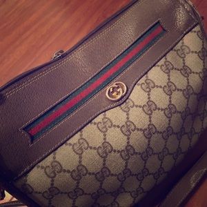 Vintage Gucci cross body purse